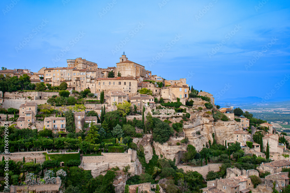 Fototapeta premium view to medieval town of Gordes,