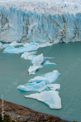 white icebergs at perito moreno glacier in los glaciares national park