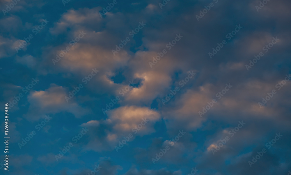 Obraz premium Colourful sunset clouds ,nature background