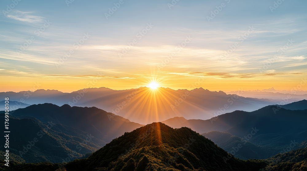 Obraz premium Golden sunrise over mountain silhouette creates serene and calm atmosphere