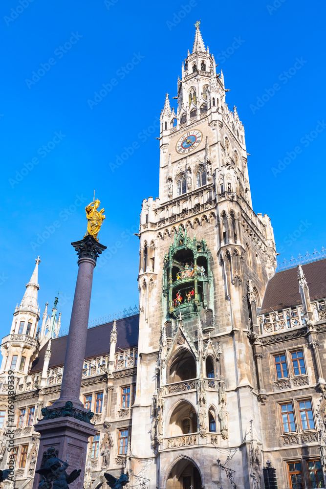 Fototapeta premium Marienplatz town hall in Munich, Germany