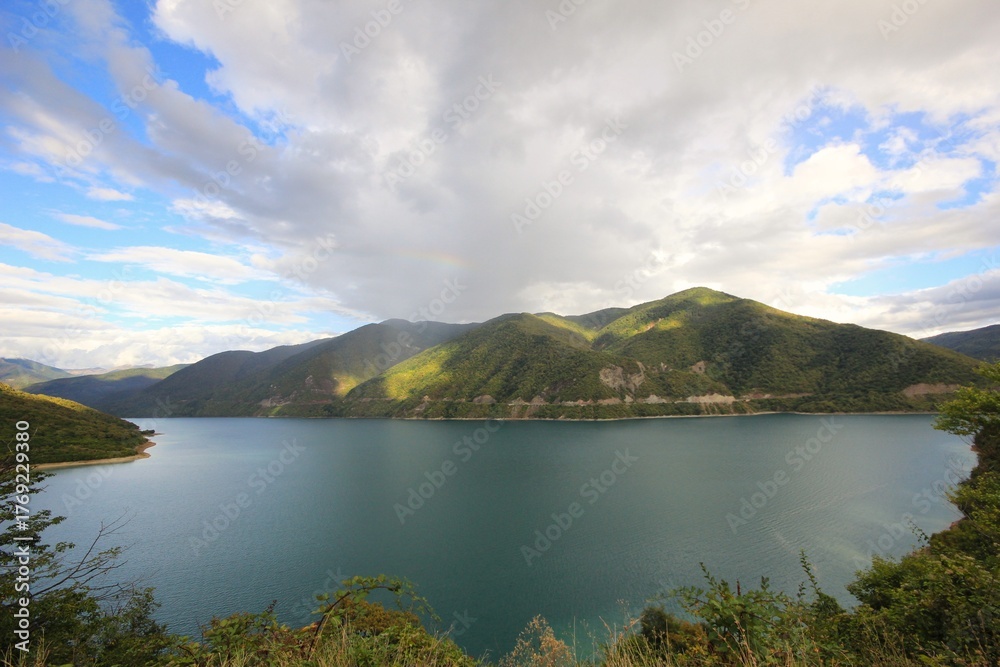 Obraz premium lake in the mountains in autumn