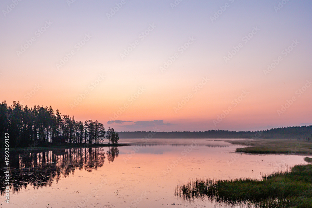 Obraz premium sunset on the lake