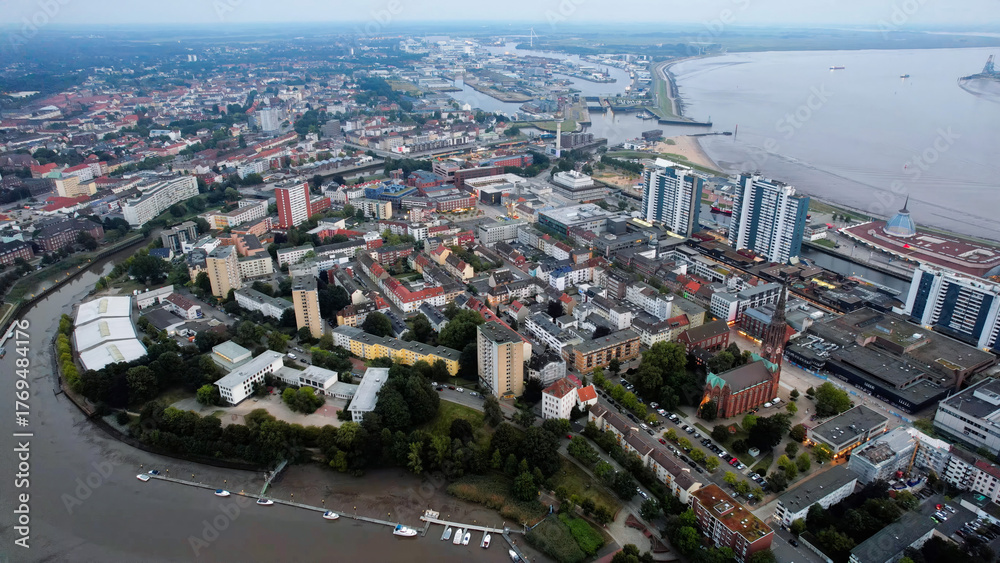 Obraz premium Aerial panorama of the downtown of the city Bremerhaven in Germany on a cloudy summer afternoon.
