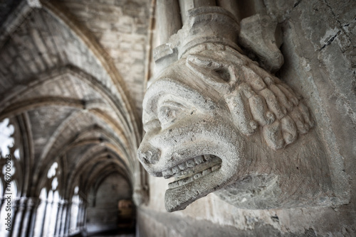 Canvastavla Atlas and human faces of the corbels, cloister of Royal monastery of Santa María