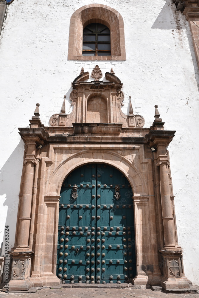 Fototapeta premium Portail baroque à Cusco au Pérou 
