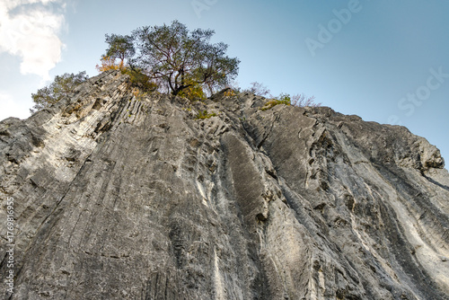 Wanderung durch die Bürser Schlucht, Wandern in Österreich, Vorarlberg im Herbst. 