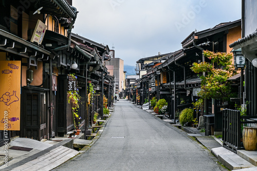 Wallpaper Mural 日本岐阜飛騨高山の古い街並み Torontodigital.ca