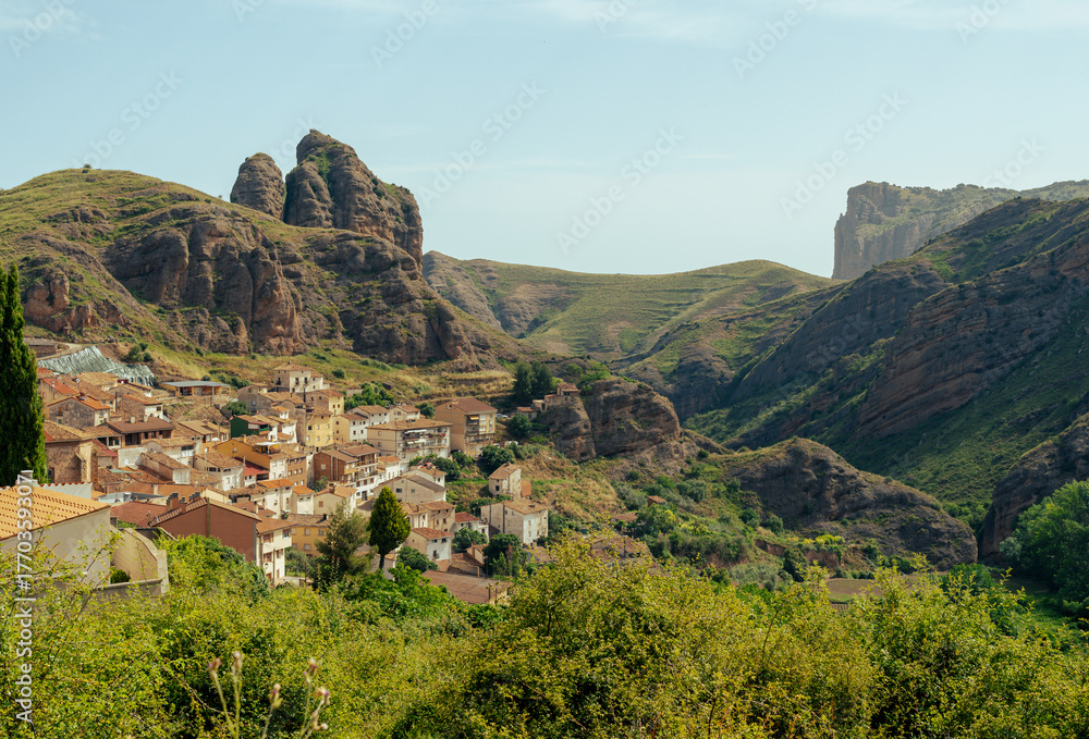 Obraz premium Viguera village in Rioja, Spain