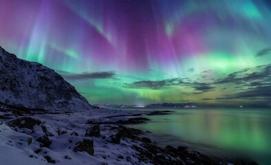 Leinwandbilder Nordlichter Lavendel Minze Spiegelung am Polarmeer  © Fox