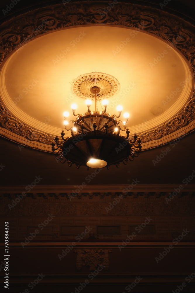 Fototapeta premium chandelier at night