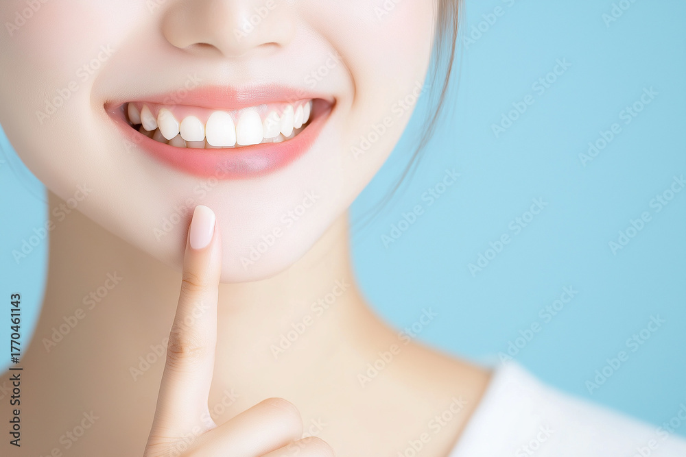 Obraz premium 美しい健康な歯を見せて笑う女性の口元アップ
