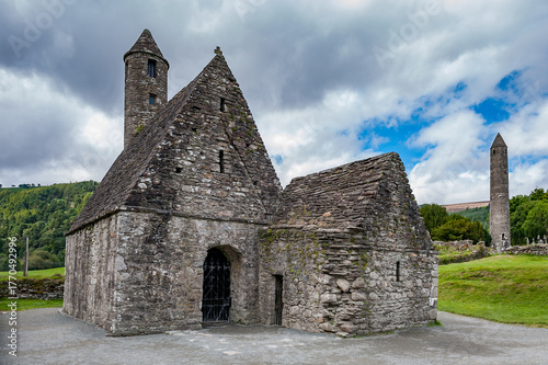 Cuadro en lienzo Saint Kevin Church and former monastery complex (6th century)
