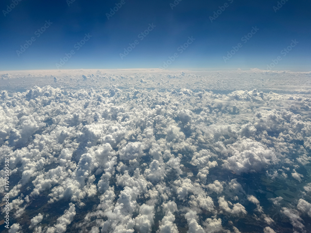 Naklejka premium aerial view of the clouds