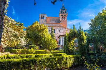 Poster Cathedral Cove Tuinen en kerk Valldemossa Mallorca  © xbrchx
