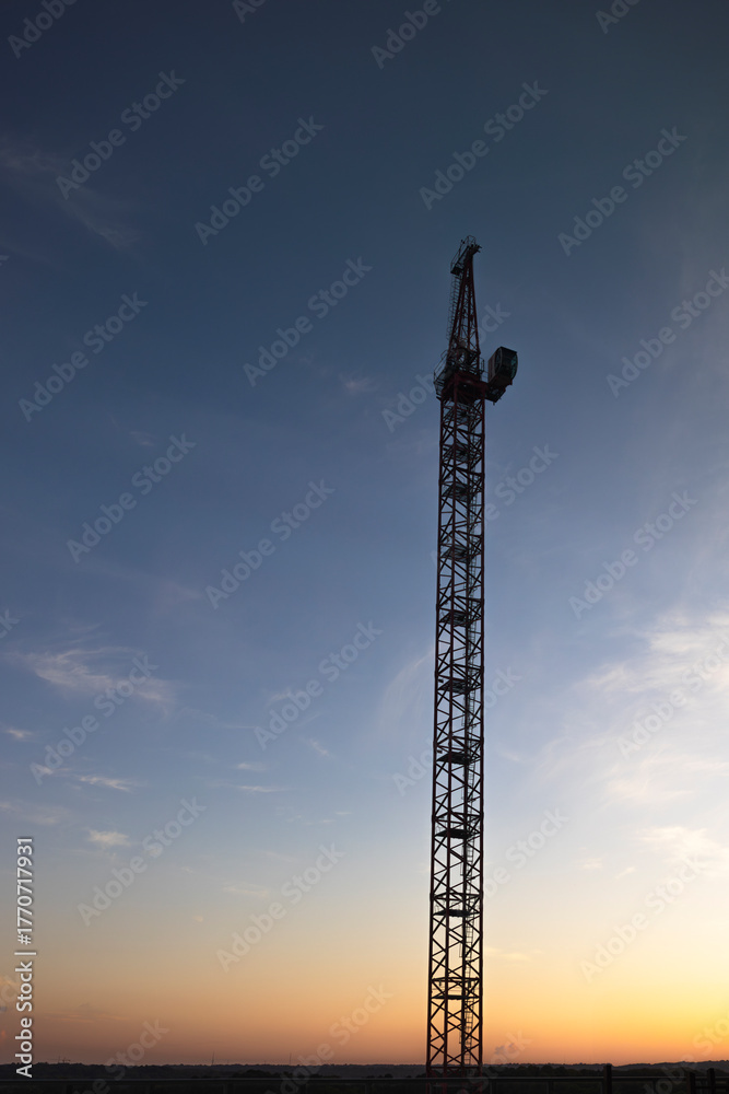 Obraz premium highrise crane being built