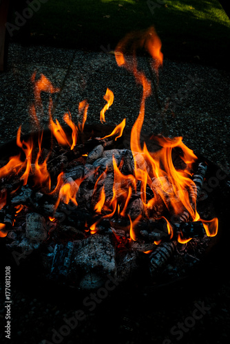 Lagerfeuer in der Feuerschale