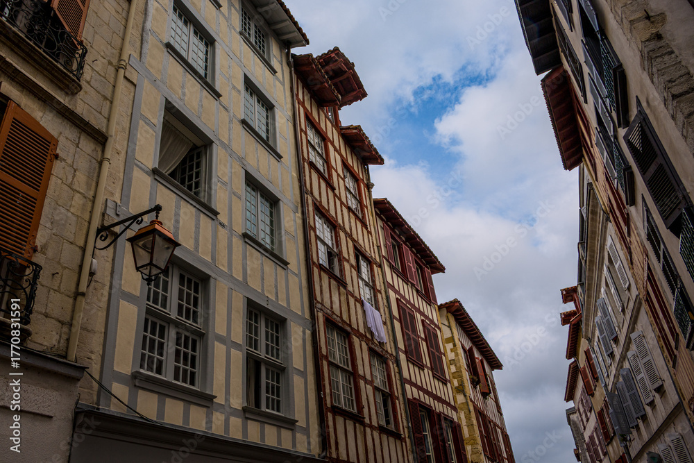 Fototapeta premium Dans les rues de Bayonne en France