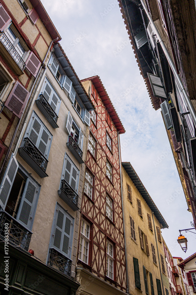 Fototapeta premium Dans les rues de Bayonne en France