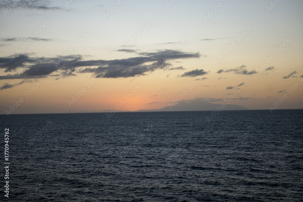 Obraz premium sunset over the sea