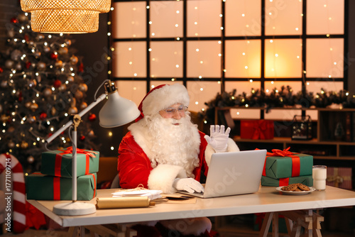 Santa Claus with laptop vid...