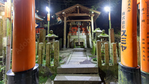 Photography The beautiful Fushimi Inari Taisha temple and red torii in Kyoto, Japan on septe