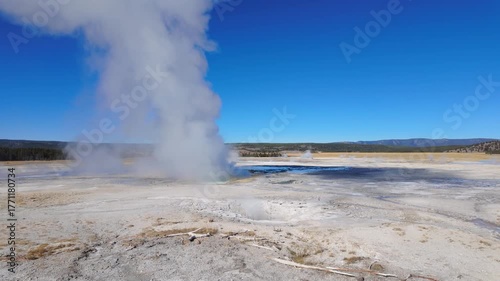 Fountain Geyser Dolly - Steam eruption in Yellowstone
