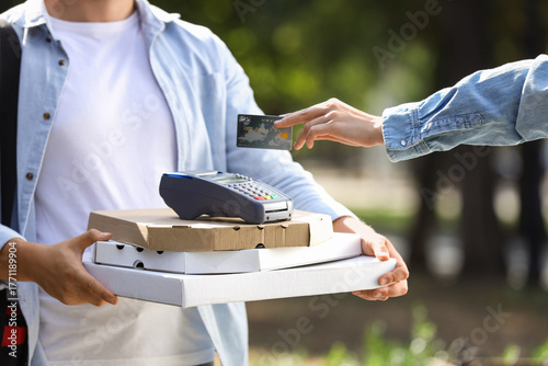 Contactless payment for piz...