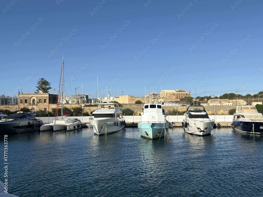 Fototapeta premium Côte rocheuse au coucher du soleil