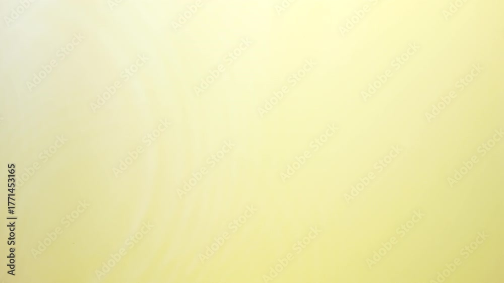 真俯瞰で水面に雫の波紋が広がるスローモーション素材_背景イエロー01