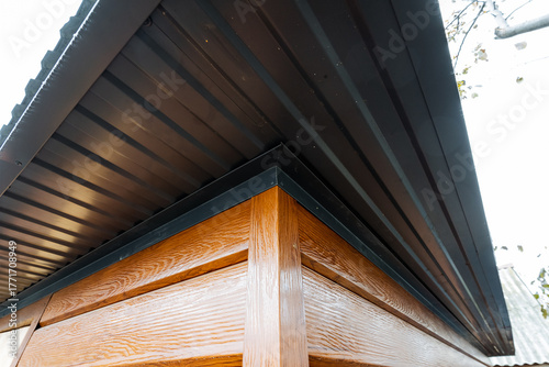 roof junction inspection, evaluating roof corners and siding joints for winter readiness, assessing roof corner and siding connections with focus on winter sealing