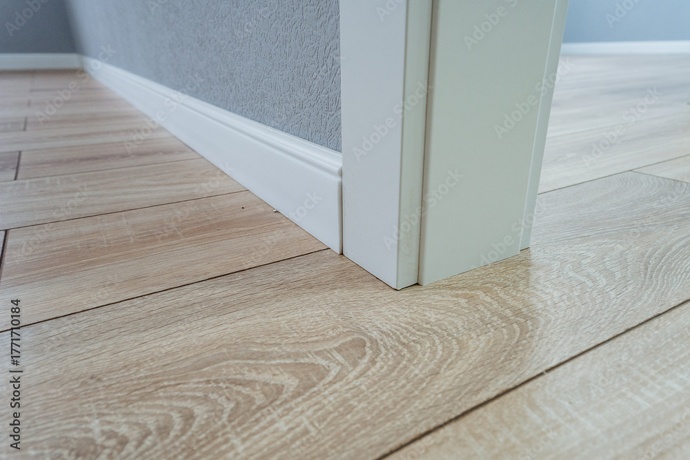 Ταπετσαρία closeup of door frame finish, detailed scene of painted door trim and laminate f
