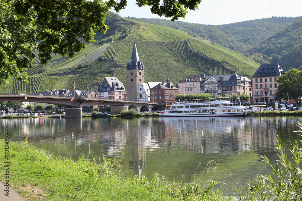 Fototapeta premium Bernkastel-Kues at river Mosel