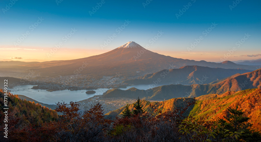 Fototapeta premium Mt. Fuji over Lake Kawaguchiko with autumn foliage at sunrise in Fujikawaguchiko, Japan.