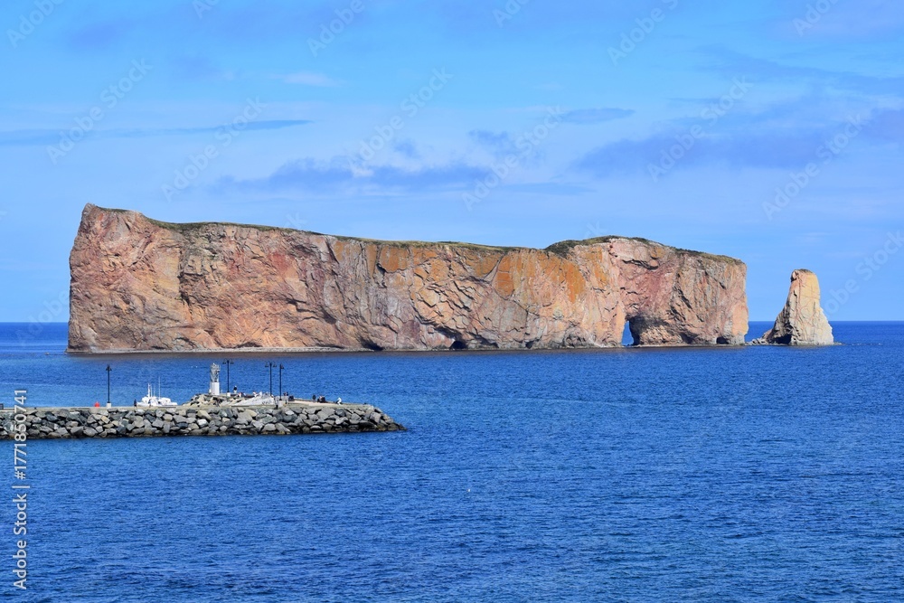 Fototapeta premium Le Rocher Perce, famous rock in Gaspesie, Quebec, Canada with a beautiful blue sky