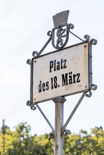 Straßenschild Platz des 18. März in Berlin