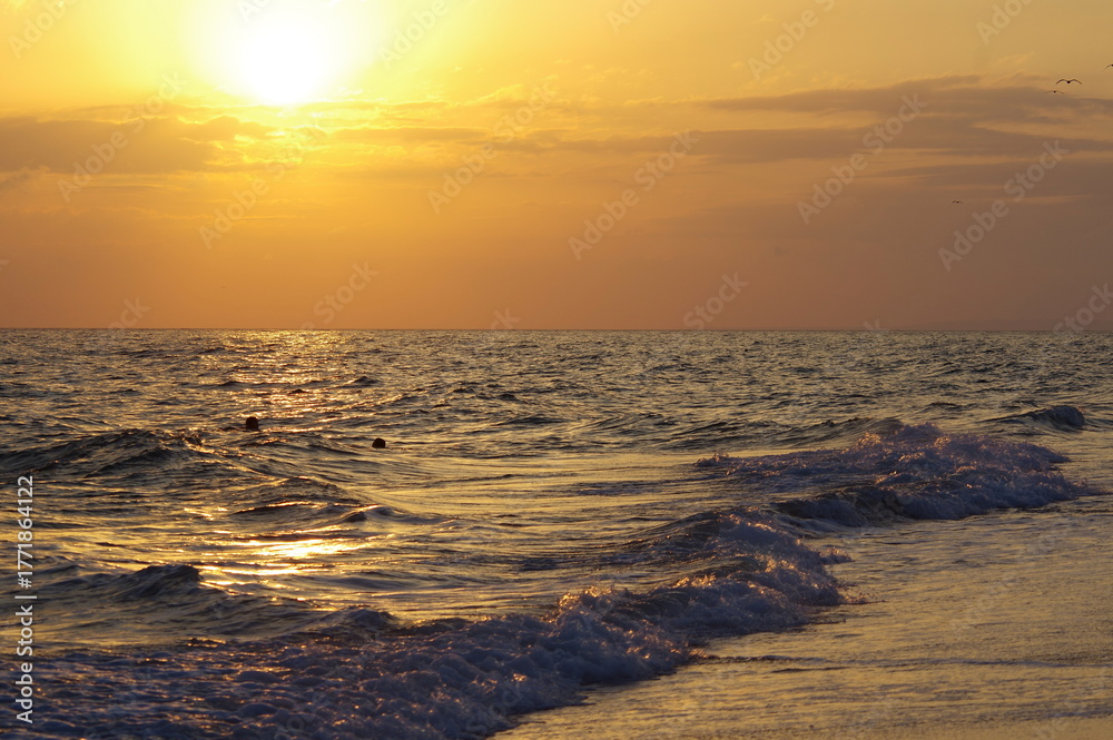 Obraz premium Sunset over the sea