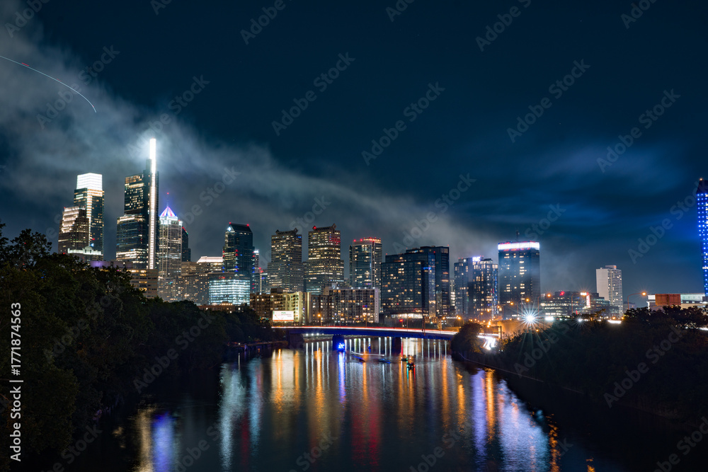 Naklejka premium skyline at night