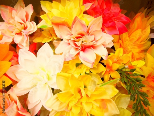 カラフルな造花の花束