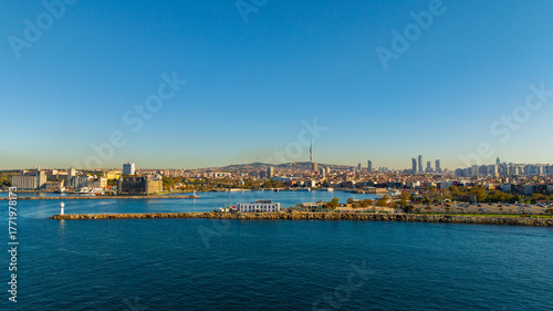 Konstfotografi View of Kadikoy, the Kadikoy pier and the Kadikoy breakwater with the historic H