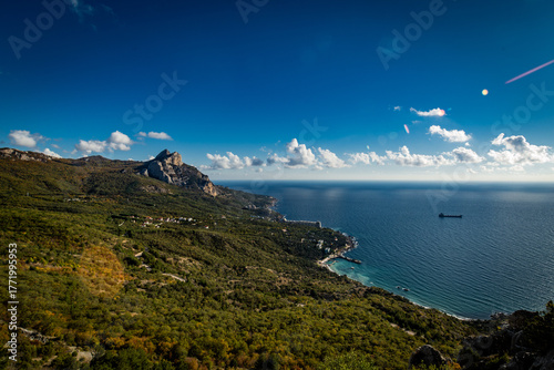 Fototapeta Naklejka Na Ścianę i Meble -  view of the sea and mountains