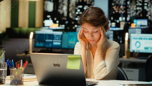Fotografía Business director sleepy and burdened at the office late at night, experiencing workplace challenges and anxiety