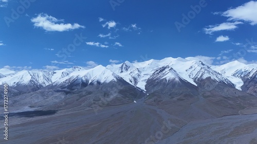 Magnificent plateau snow mountain scenery,Snowy mountain peaks under blue sky,Snow mountains and blue sky on the Tibetan Plateau,Pure plateau snow mountain landscape,Majestic plateau mountain scenery