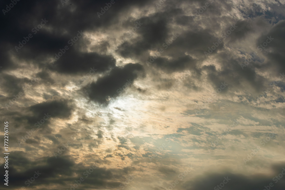 Obraz premium 秋の夕暮れに輝く空と雲13