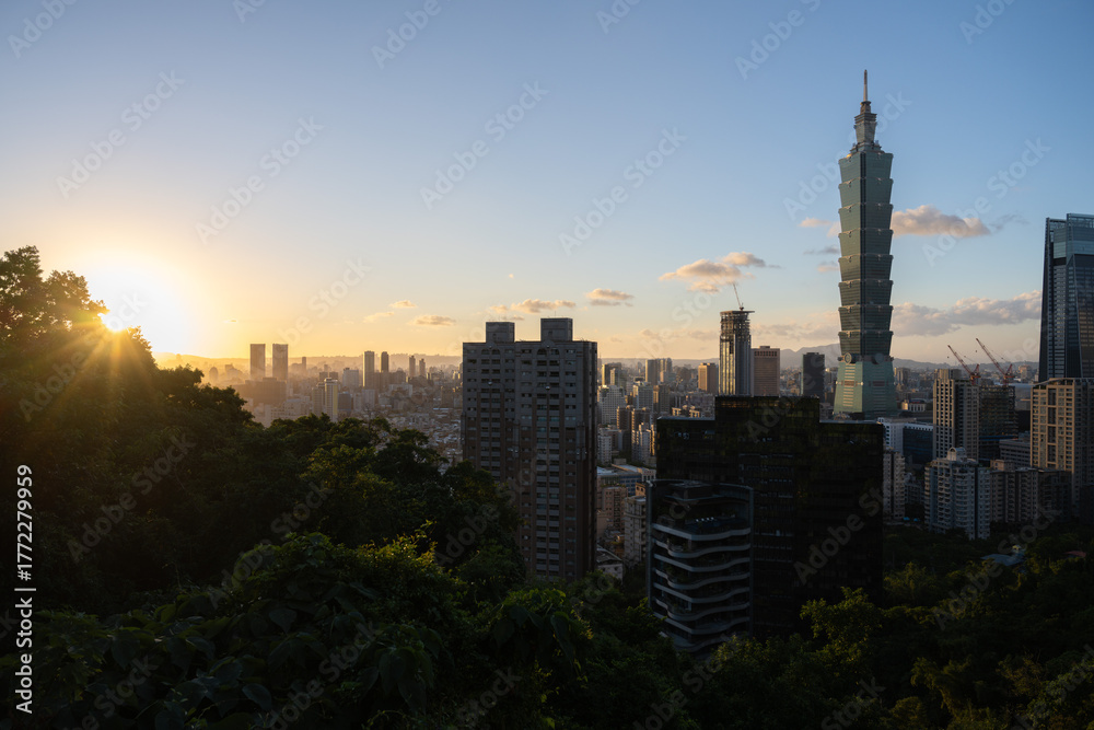 Fototapeta premium 夕刻の台北の街並み, 台湾