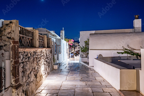 Фотография oia street. santorini. greece