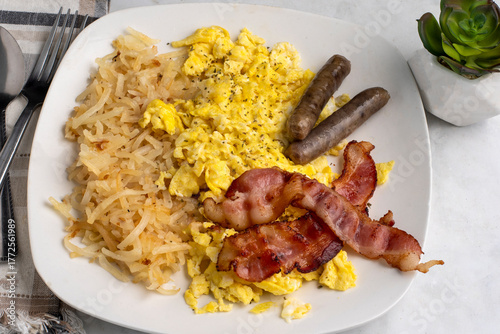 scramble eggs  with bacon  and  shredded hash browns