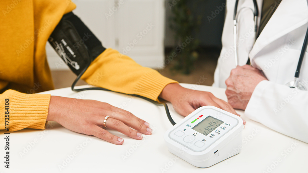 Obraz premium Patient Measured Blood Pressure During Medical Checkup With Doctor Using Digital Monitor