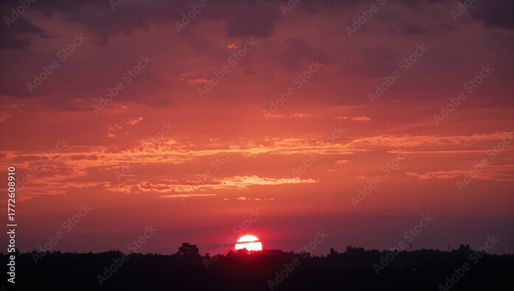 Naklejka premium Daily Stunning Sunrise with Vibrant Red Glow