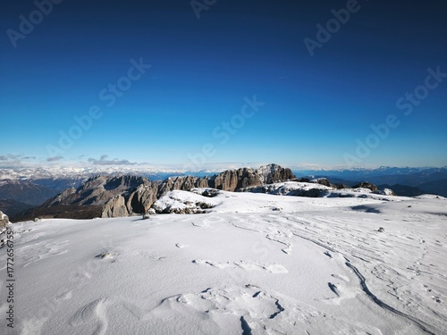 Cuadro en lienzo winter hiking in dolomiti di brenta italy